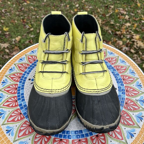 Sorel Out N About Leather Women’s Size 8 Waterproof Rain Boots Yellow NL2511-731 - Picture 2 of 10